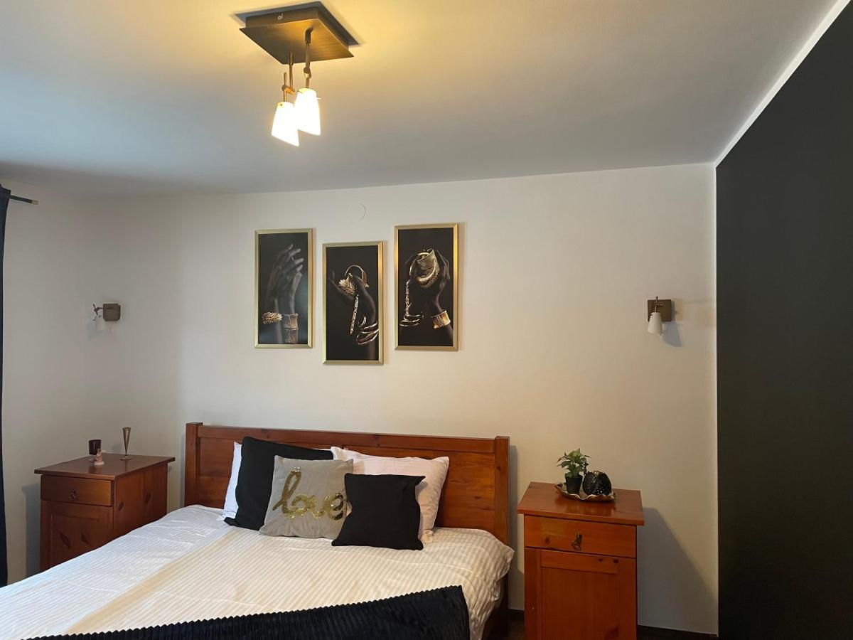 Apartamenty I Pokoje U Staszelow โปโรนิน ภายนอก รูปภาพ