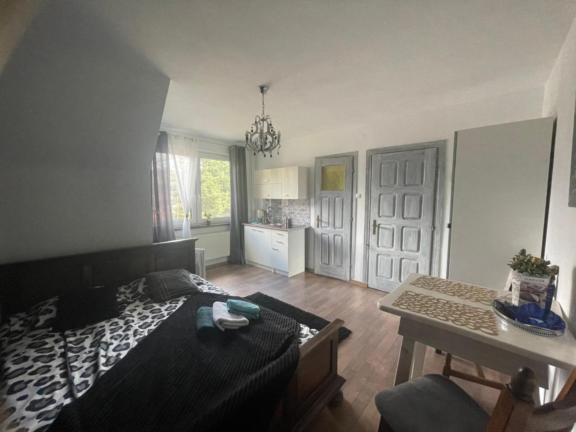 Apartamenty I Pokoje U Staszelow โปโรนิน ภายนอก รูปภาพ